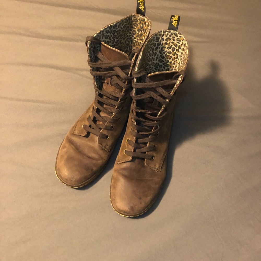 Dr. Martens Stratford w animal print lining sz 9